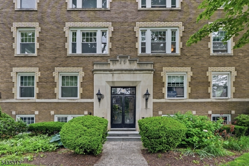 Bright and beautifully renovated 1-bedroom apartment in the heart of Bloomfield!!! This updated home features a modern kitchen, with top quality appliances, refreshed bathroom, stylish finishes, and plenty of natural light throughout. Spacious closets in the unit and a designated storage space in the basement. Conveniently located near public transportation, major highways, shopping, dining, and local favorites, making commuting and everyday living easy. Enjoy being just minutes away from cafes, parks, and everything Bloomfield has to offer. Perfect for anyone seeking comfort, convenience and a move-in ready space in a prime location.