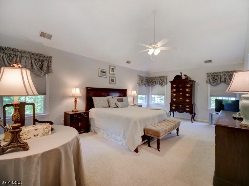 POETS PEAK - Residential