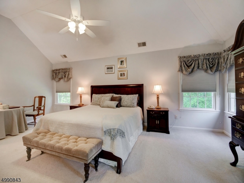 POETS PEAK - Residential