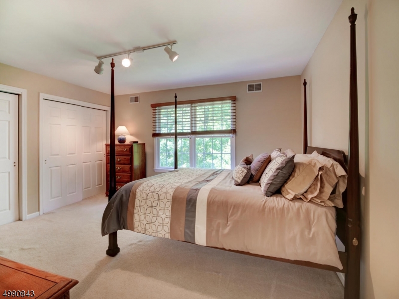 POETS PEAK - Residential