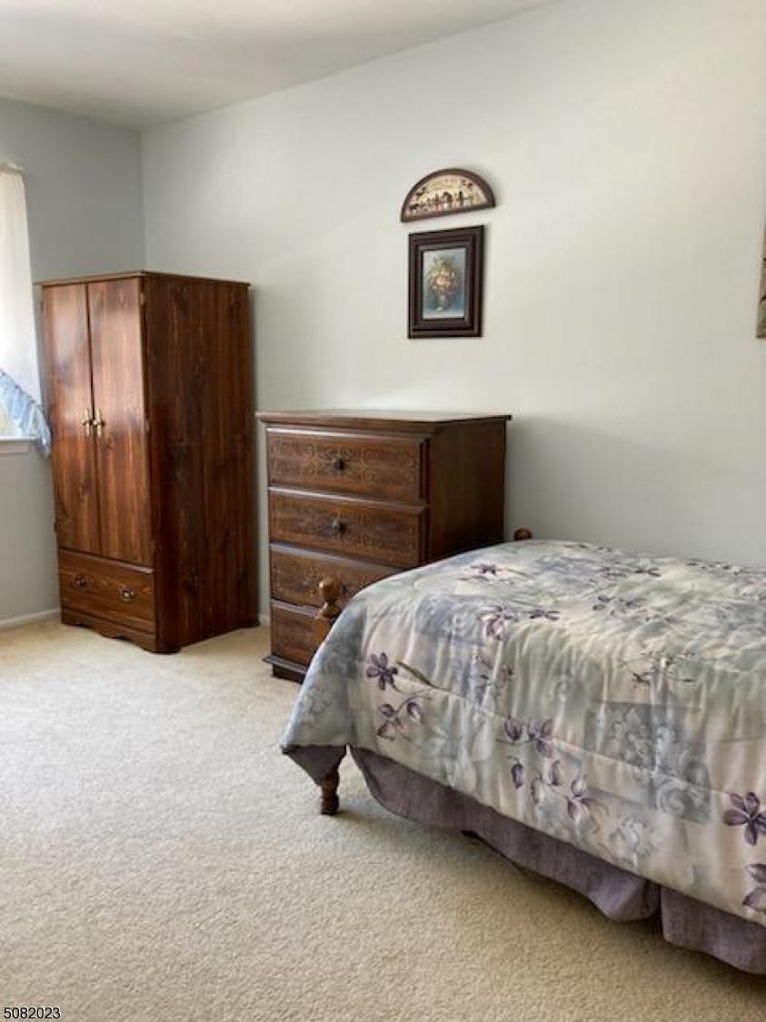 DRAKESVILLE   LEDGEWOOD - Residential