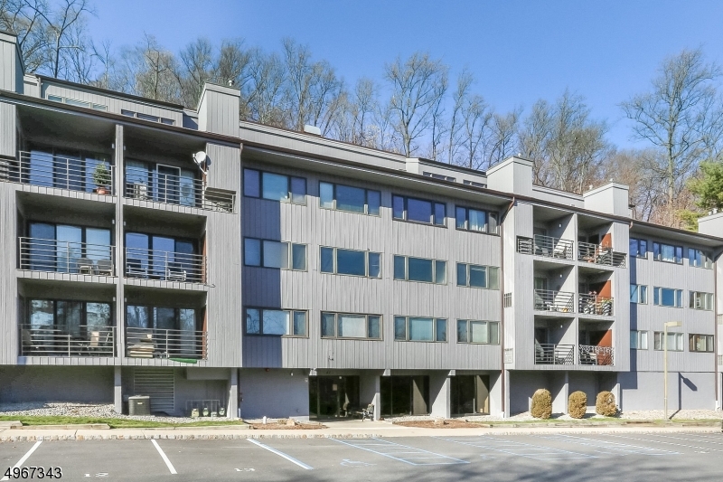 South Green I Condos - Residential Lease
