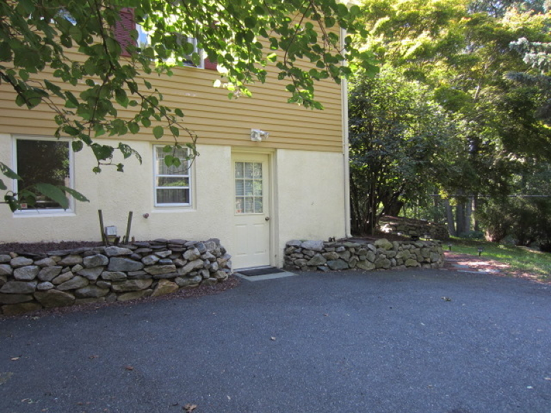 Stellar Studio Apartment in beautiful, quiet residential area. Space is nicely renovated, clean & bright. Hardwood floors. Heat included in rent. Great price & space! Nice sized livingroom/bedroom. Could easily acoomodate a pull out couch along with TV and furniture for storage. Plus dining area for table and chairs. Galley kitchen with apartment sized appliances. Newer cabinets, countertop and back splash. And, full bathroom. Located on the ground level of a private residence, this studio offers full sized windows for lots of light. House located on 1/2 acre of property, quiet neighborhood, yet close to town. Minutes from mass transit direct into NYC and major highways and downtown Denville shopping, restaurants, parks, entertainment and recreation. Unique Denville rental!