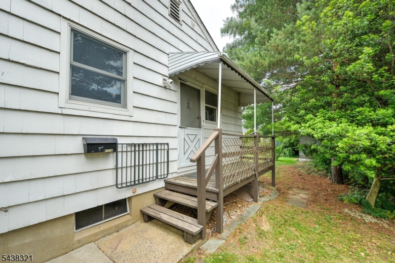 NOT IN FLOOD ZONE - Residential Income