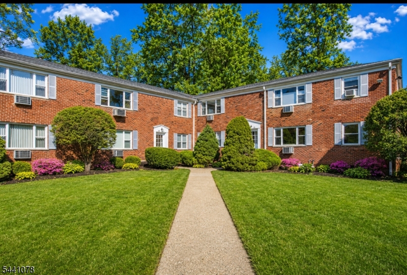 Crestmont Gardens - Residential