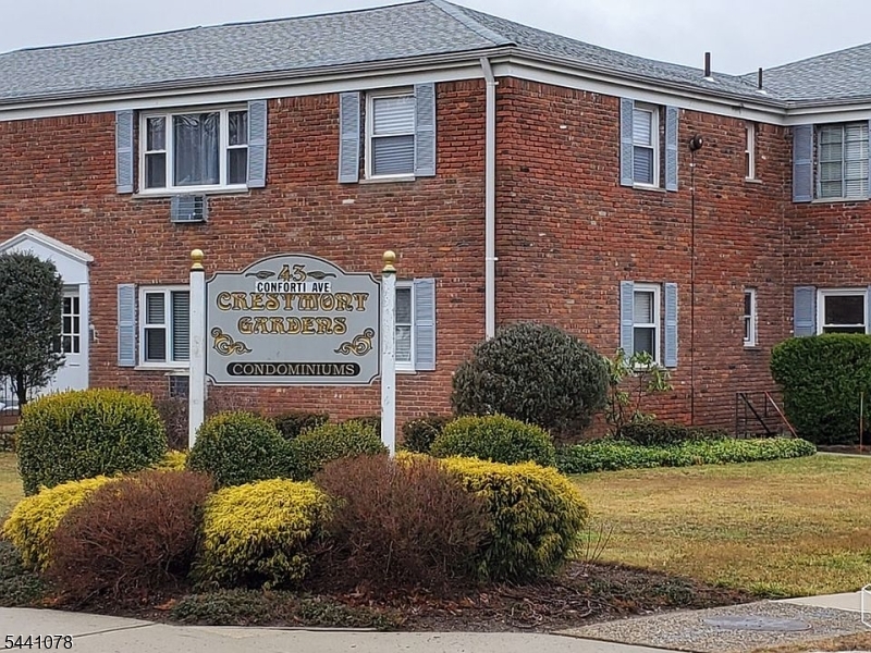 Crestmont Gardens - Residential