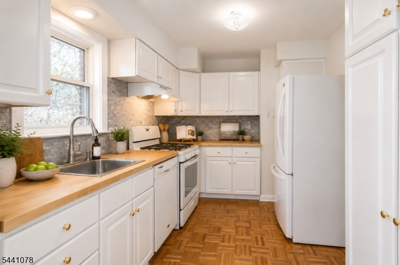 Crestmont Gardens - Residential