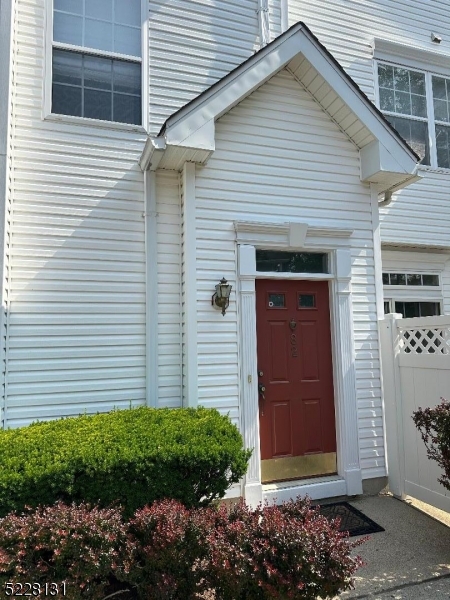 FRESHLY PAINTED and BRAND NEW CARPETS! 2 bedroom, 2.1 bath in Rose Arbor section of Morris Township.  Soaring ceilings, great natural light, open floor plan, eat-in kitchen, separate dining area with balcony, luxury master bedroom suite, large loft and more!!