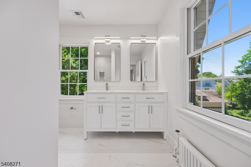 Tuxedo Park - Residential