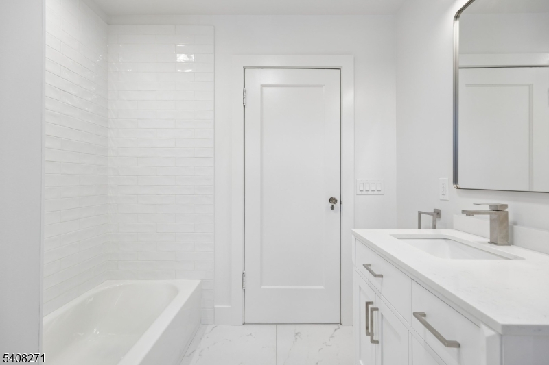 Tuxedo Park - Residential