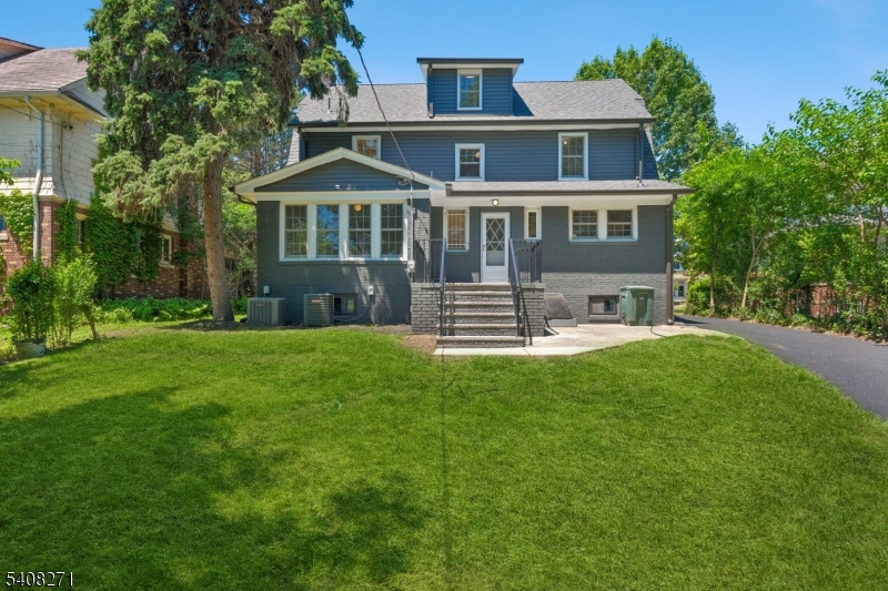Tuxedo Park - Residential