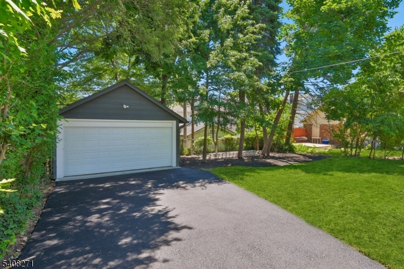 Tuxedo Park - Residential