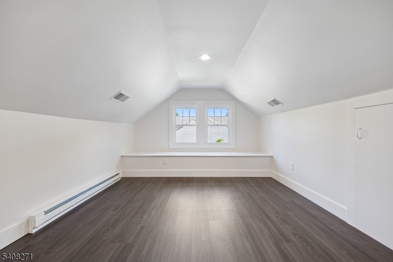 Tuxedo Park - Residential