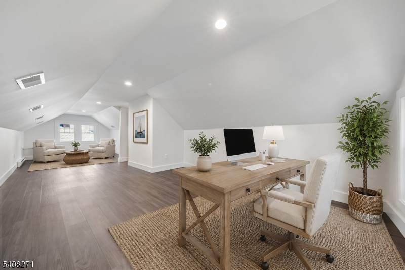 Tuxedo Park - Residential
