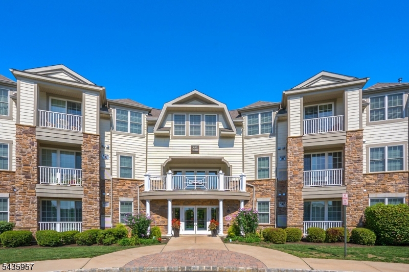 Four Seasons at Bridgewater - Residential