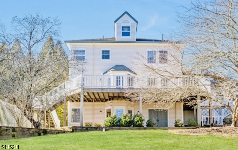 MOUNTAIN VIEW ESTATES - Residential