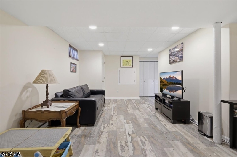 Greenwich Chase - Residential