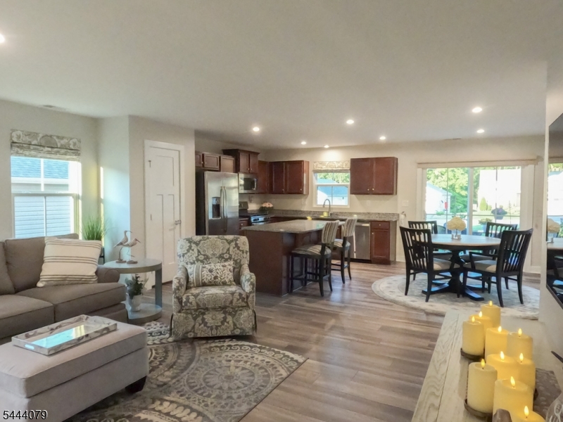 CRYSTAL SPRINGS - Residential