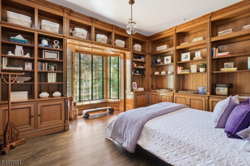 OLD SHORT HILLS - Residential
