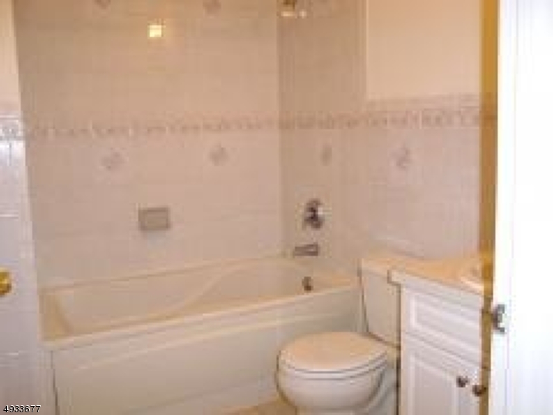 Glenmont Commons - Residential Lease