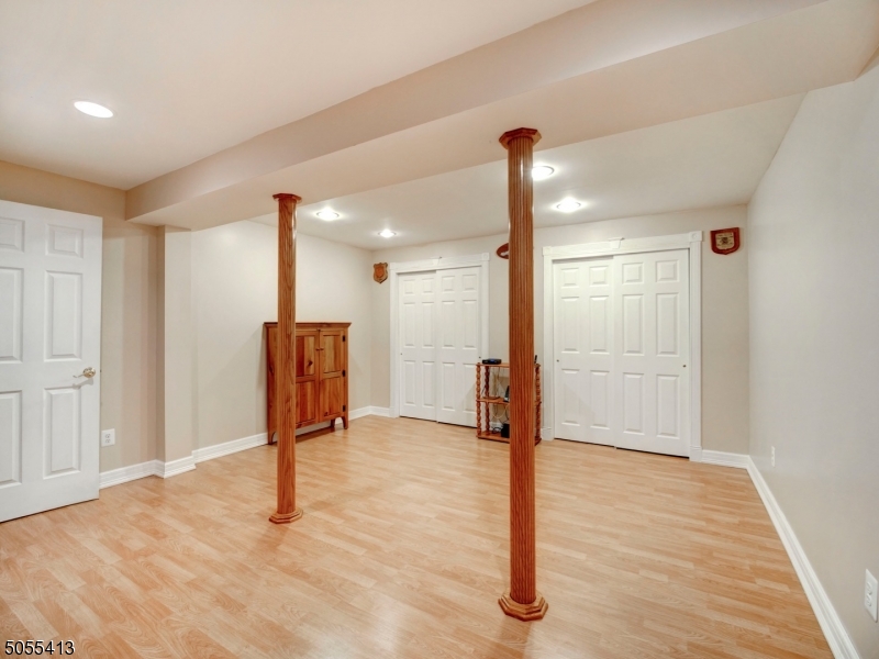 POETS PEAK - Residential