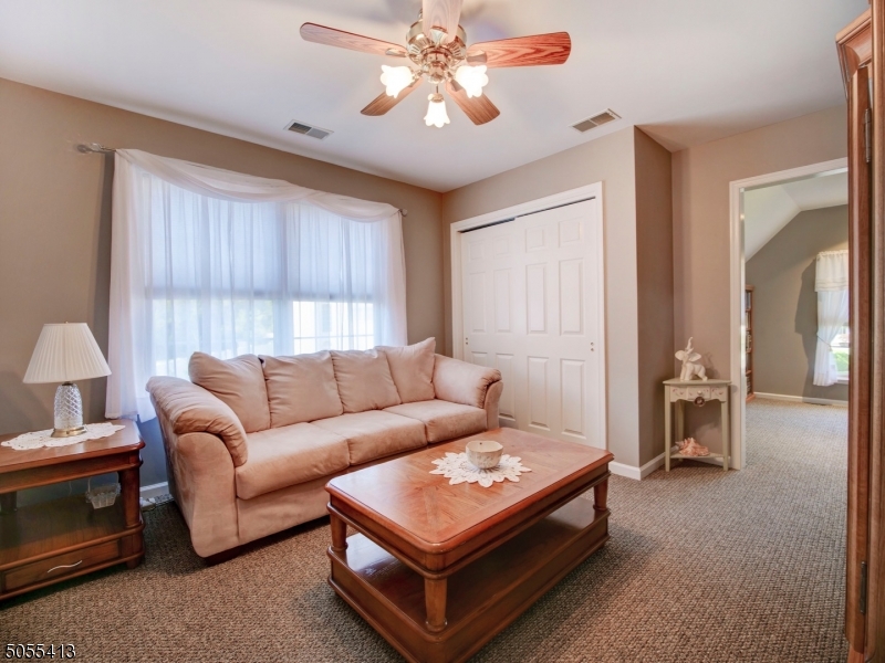 POETS PEAK - Residential