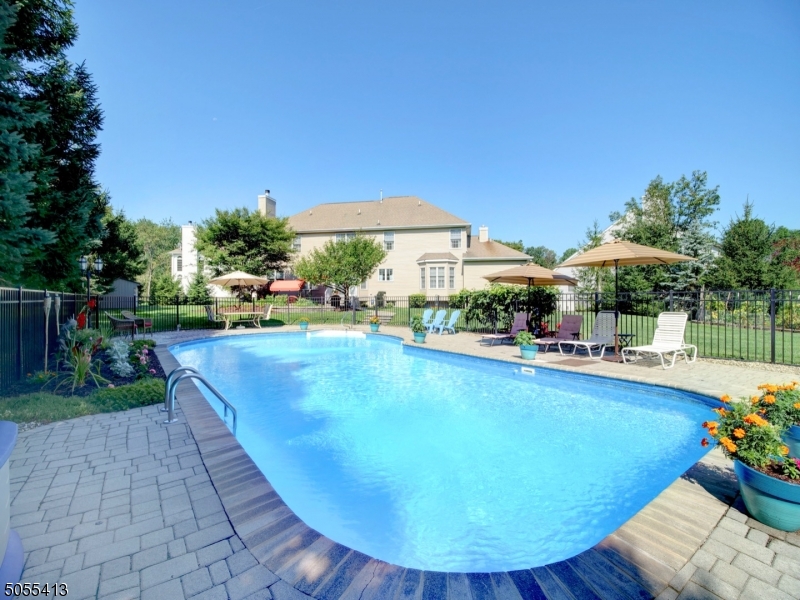 POETS PEAK - Residential