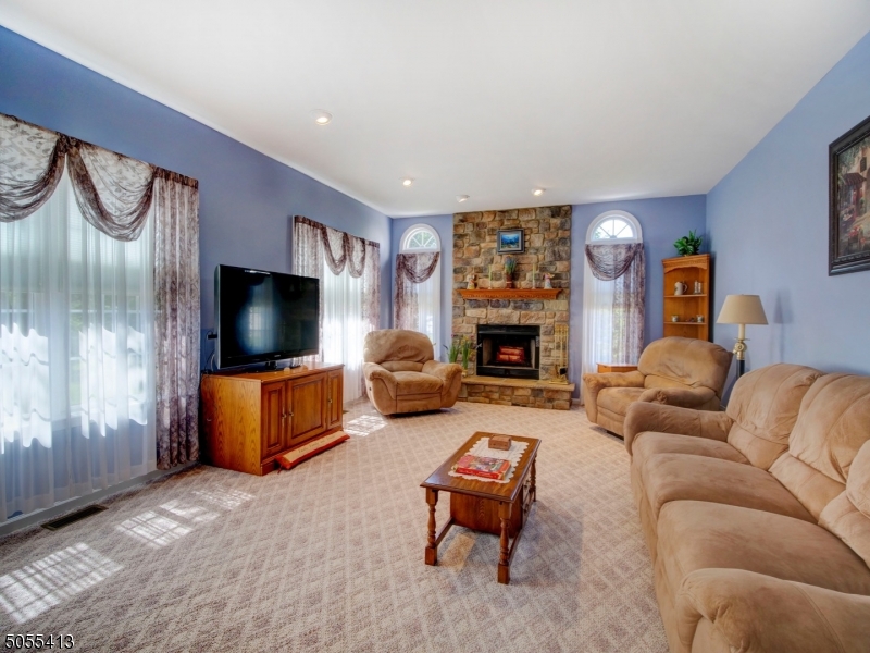 POETS PEAK - Residential