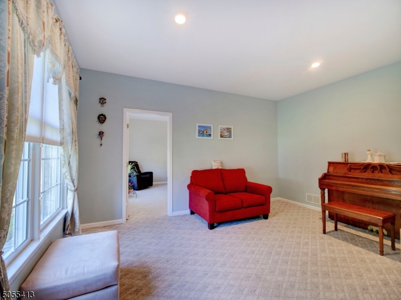 POETS PEAK - Residential