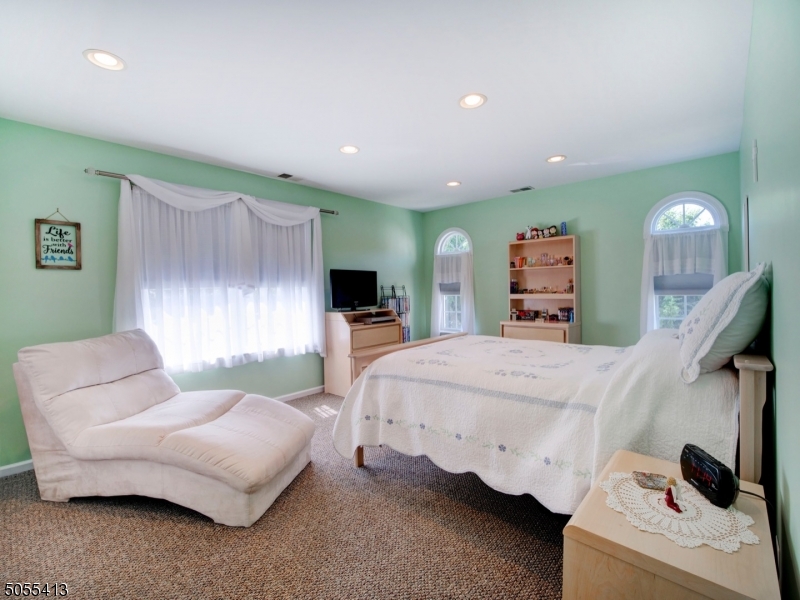 POETS PEAK - Residential