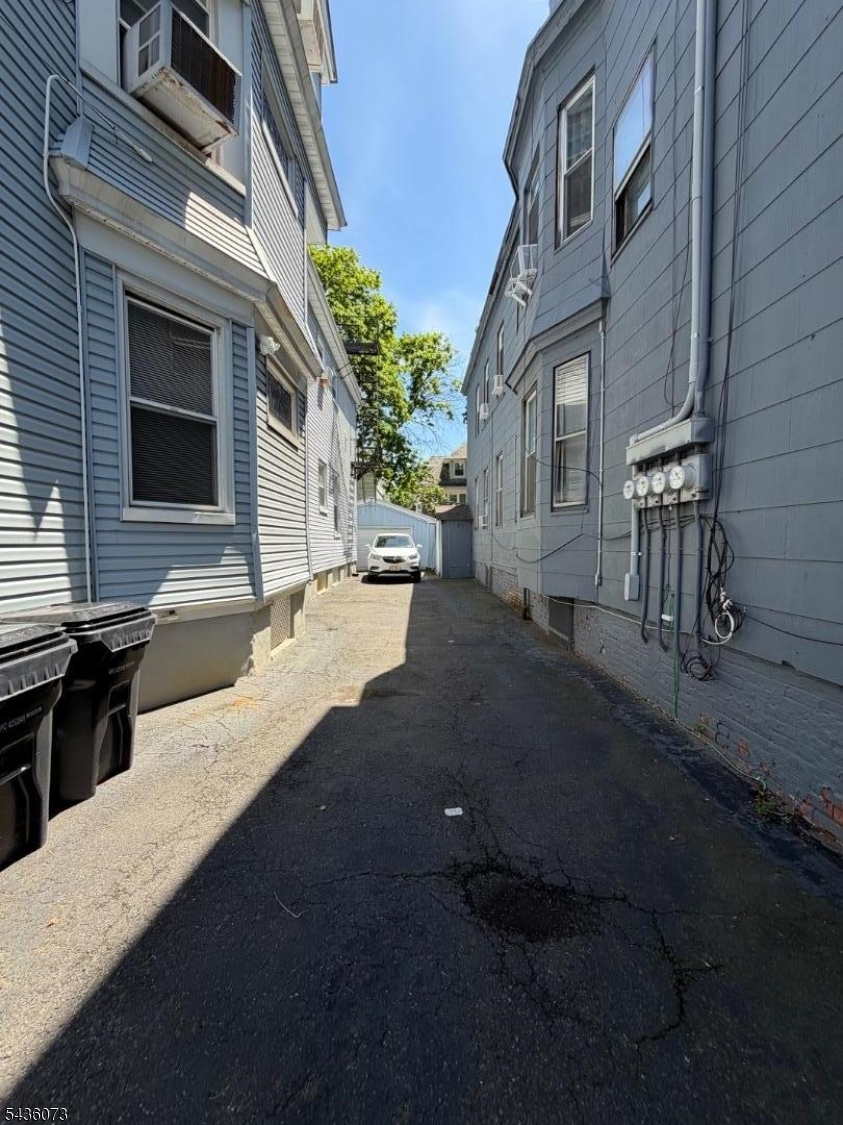 CLINTON HILL - Residential Lease