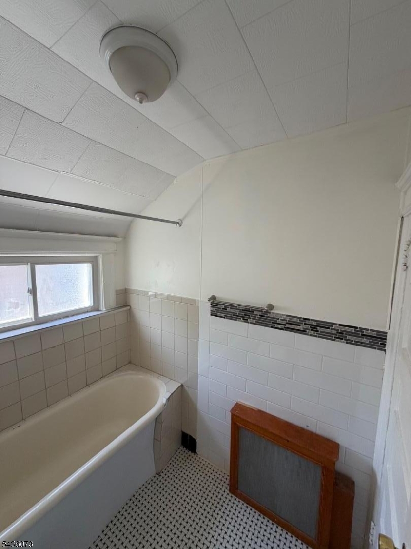 CLINTON HILL - Residential Lease