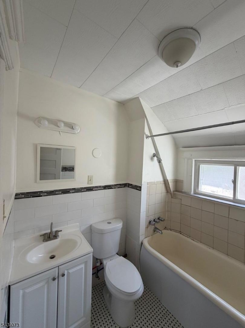 CLINTON HILL - Residential Lease