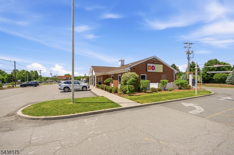 Fantastic location at a signalized intersection with high visibility and multiple signage opportunities. Anchored by Dunkin', this approximately 2,000 SF ground-floor commercial space offers a rare opportunity to customize the space to fit your business needs. Features include 12-foot ceilings, abundant natural light, a large parking lot, and an open layout ready for build-out. Formerly a bank, the space includes a large vault. Ideal for retail, office, medical, wellness, salon, fitness, or other professional uses. Why renovate an existing space when you can create exactly what you need? Prime location on one of the most heavily traveled roads between Newton and Sparta with strong exposure and traffic counts.