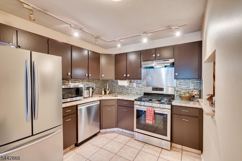 Governors Pointe - Residential