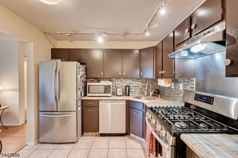 Governors Pointe - Residential