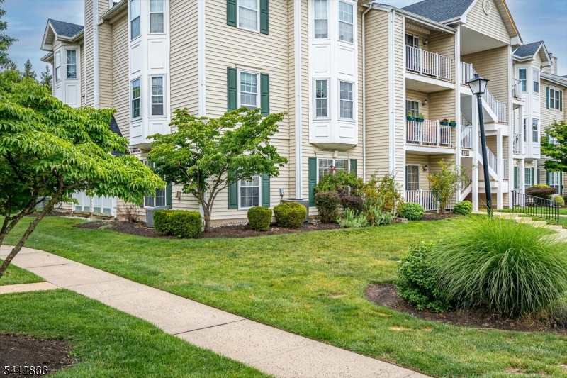 Governors Pointe - Residential
