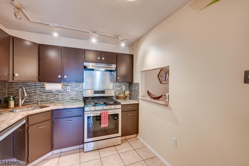 Governors Pointe - Residential