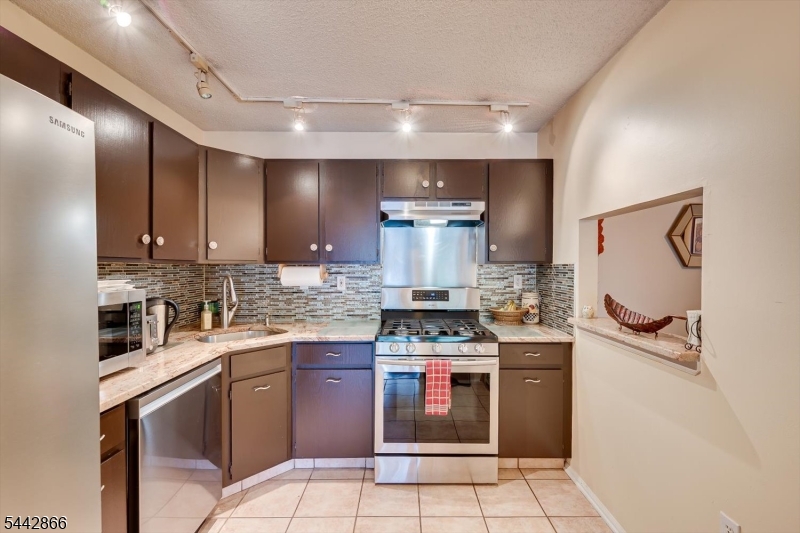 Governors Pointe - Residential