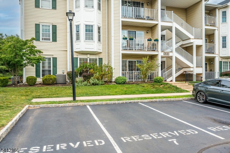 Governors Pointe - Residential