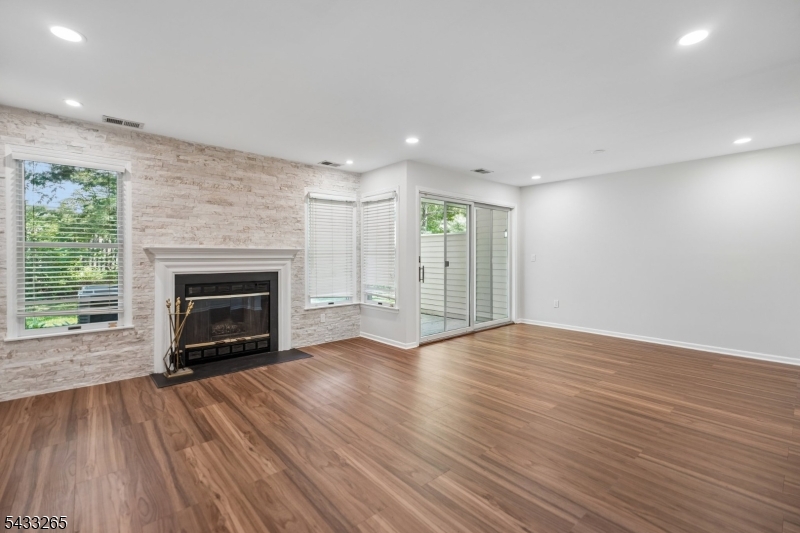 HILLS - Residential