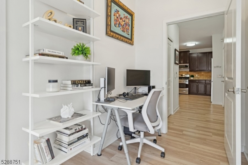 Crescent Ct Condominiums - Residential