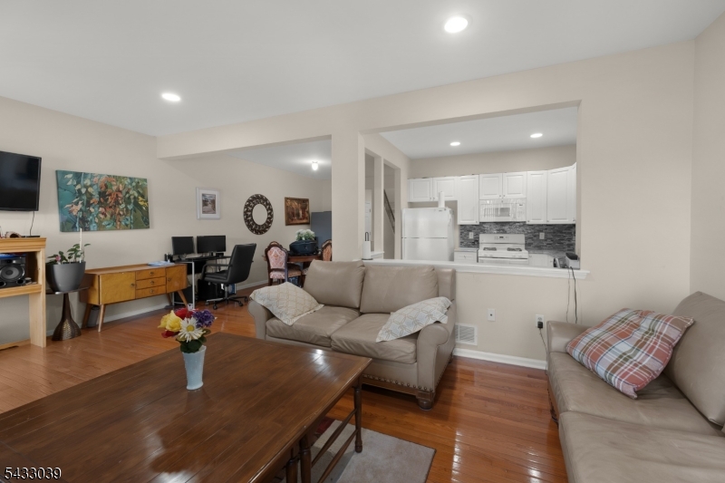 Glenmont Commons - Residential Lease