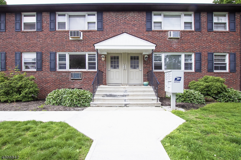 COURTYARD APARTMENTS - Residential Lease