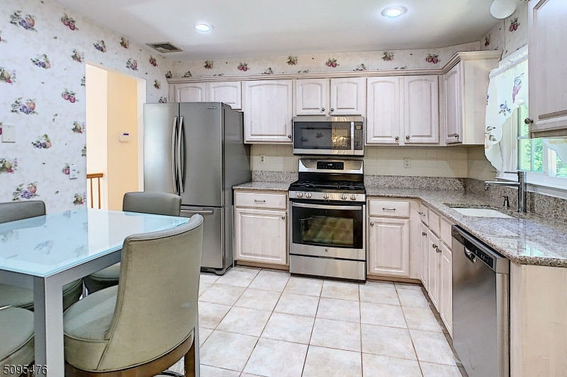 RAINBOW LAKES - Residential