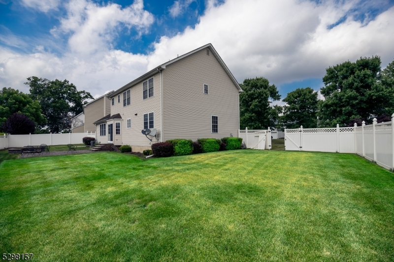 Lake Nelson - Residential Lease