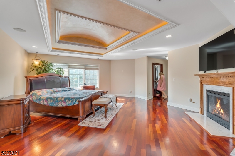 BEL-AIR-WOODS. - Residential