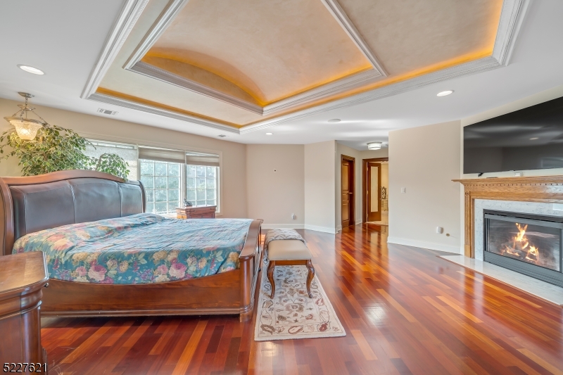 BEL-AIR-WOODS. - Residential