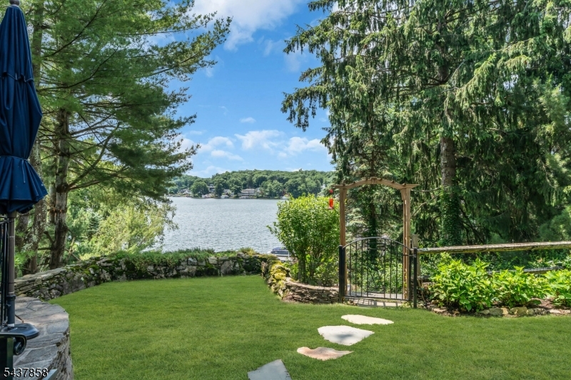 Pine Tree Point - Residential