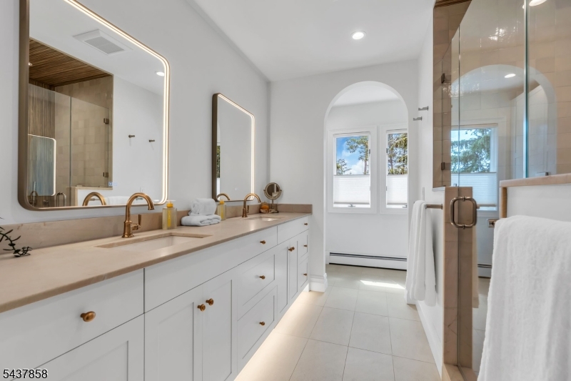 Pine Tree Point - Residential